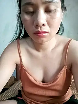 Snapshot of Chmdiemd chatting on 10/19/25, 06:27 Chmdiemd online show from 10/19/25, 06:27