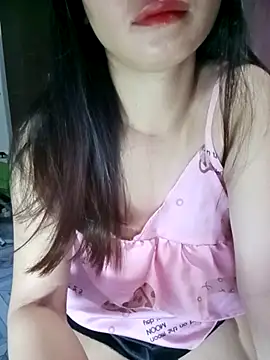 Snapshot of Chmdiemd chatting on 10/29/25, 06:18 Chmdiemd online show from 10/29/25, 06:18