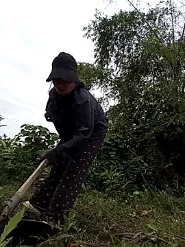 Snapshot of Chmdiemd chatting on 11/21/25, 12:42 Chmdiemd online show from 11/21/25, 12:42