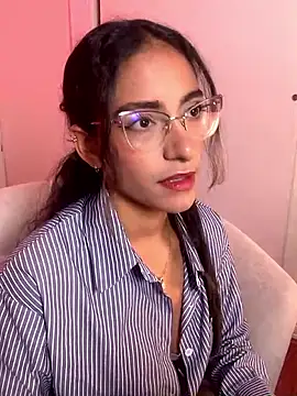 Snapshot of elegant__rouse chatting on 06/18/26, 08:36 elegant rouse online show from 06/18/26, 08:36