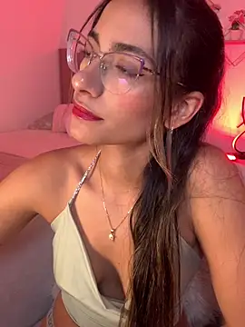 Snapshot of elegant__rouse chatting on 04/17/26, 10:34 elegant rouse online show from 04/17/26, 10:34