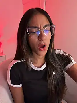 Snapshot of elegant__rouse chatting on 07/16/26, 11:24 elegant rouse online show from 07/16/26, 11:24
