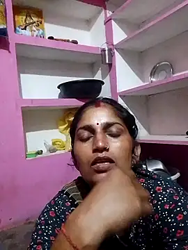 Snapshot of Pooja_shre chatting on 11/02/25, 01:10 Pooja shre online show from 11/02/25, 01:10