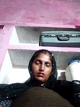 Snapshot of Pooja_shre chatting on 11/11/25, 02:23 Pooja shre online show from 11/11/25, 02:23