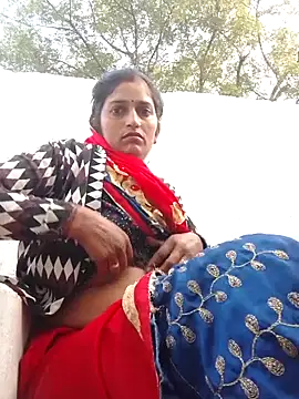 Snapshot of Pooja_shre chatting on 11/14/25, 01:53 Pooja shre online show from 11/14/25, 01:53