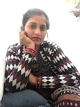Snapshot of Pooja_shre chatting on 11/20/25, 03:07 Pooja shre online show from 11/20/25, 03:07