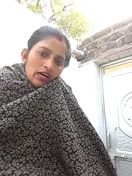 Snapshot of Pooja_shre chatting on 11/16/25, 02:16 Pooja shre online show from 11/16/25, 02:16