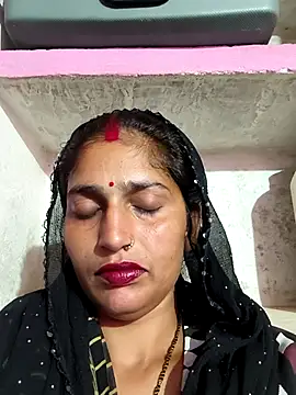 Snapshot of Pooja_shre chatting on 11/28/25, 03:56 Pooja shre online show from 11/28/25, 03:56