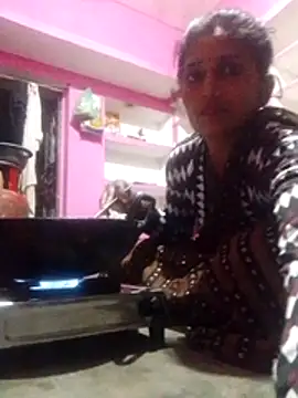 Snapshot of Pooja_shre chatting on 11/17/25, 03:16 Pooja shre online show from 11/17/25, 03:16