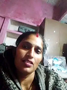 Snapshot of Pooja_shre chatting on 11/15/25, 02:10 Pooja shre online show from 11/15/25, 02:10