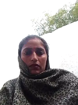 Snapshot of Pooja_shre chatting on 11/19/25, 02:55 Pooja shre online show from 11/19/25, 02:55