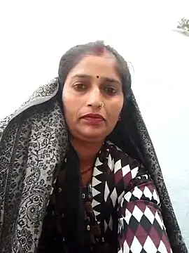 Snapshot of Pooja_shre chatting on 11/15/25, 02:04 Pooja shre online show from 11/15/25, 02:04