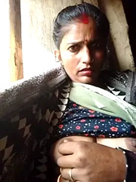 Snapshot of Pooja_shre chatting on 11/18/25, 03:21 Pooja shre online show from 11/18/25, 03:21