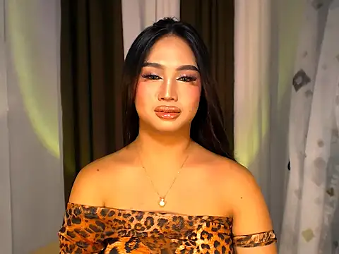 Snapshot of BigBrownCock_Candice chatting on 11/08/25, 07:06 BigBrownCock Candice online show from 11/08/25, 07:06