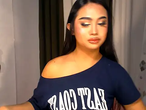 Snapshot of BigBrownCock_Candice chatting on 11/25/25, 04:51 BigBrownCock Candice online show from 11/25/25, 04:51