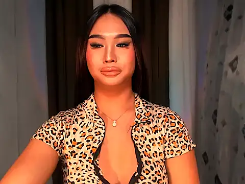 Snapshot of BigBrownCock_Candice chatting on 10/27/25, 03:57 BigBrownCock Candice online show from 10/27/25, 03:57