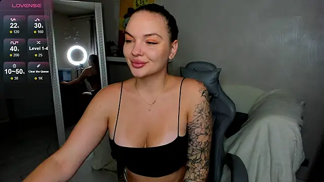 LeyaKale online show from 10/25/25, 01:38