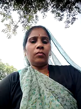 OliveGreen22 online show from 10/21/25, 06:02