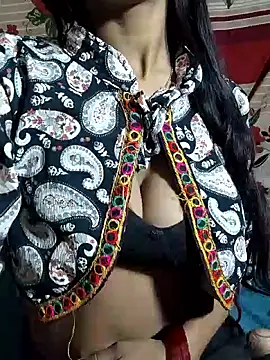 Itz Aisha   online show from 11/28/25, 06:46