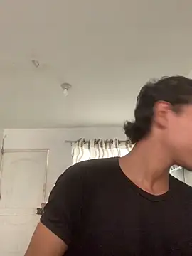 Snapshot of Alex_king17 chatting on 04/13/26, 01:26 Alex king17 online show from 04/13/26, 01:26