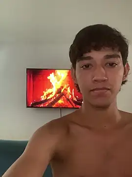 Snapshot of Alex_king17 chatting on 04/11/26, 01:04 Alex king17 online show from 04/11/26, 01:04