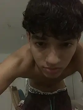 Snapshot of Alex_king17 chatting on 04/08/26, 09:00 Alex king17 online show from 04/08/26, 09:00