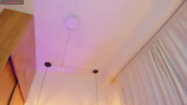 Snapshot of cassieestevens chatting on 10/23/25, 04:55 cassieestevens online show from 10/23/25, 04:55