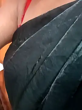 Snapshot of Sravya__ chatting on 10/17/25, 09:23 Sravya online show from 10/17/25, 09:23