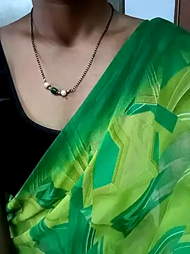 Snapshot of Sravya__ chatting on 10/31/25, 05:26 Sravya online show from 10/31/25, 05:26