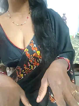 Snapshot of Sravya__ chatting on 12/16/25, 06:17 Sravya online show from 12/16/25, 06:17