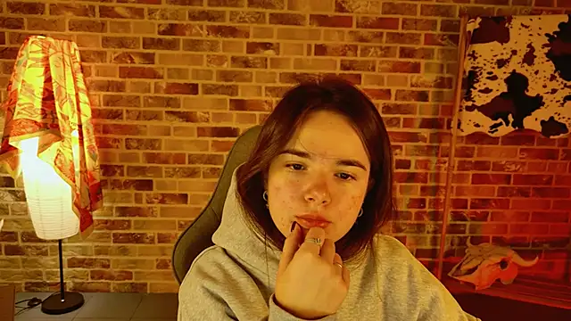 May Bloom online show from 11/13/25, 05:11