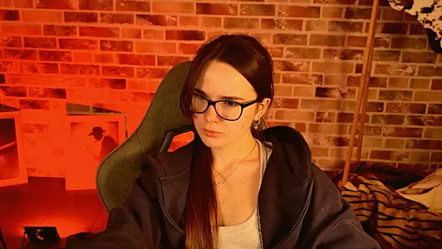 May Bloom online show from 03/01/26, 10:15