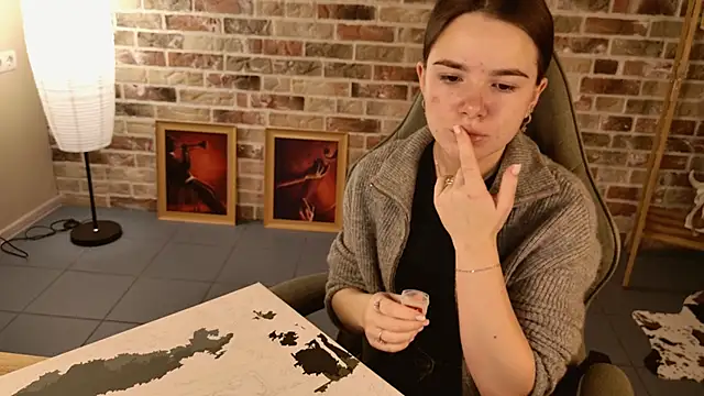 May Bloom online show from 12/17/25, 05:12