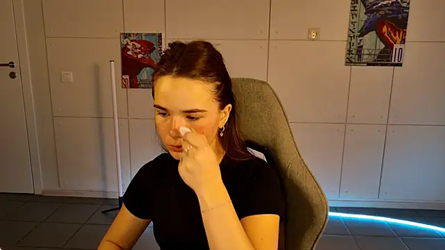 May Bloom online show from 10/21/25, 05:29