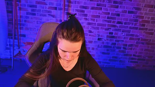 May Bloom online show from 04/18/26, 10:06