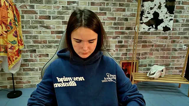 May Bloom online show from 10/25/25, 05:17