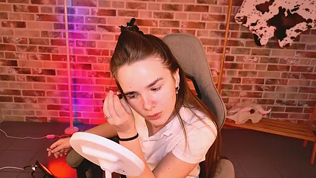 May Bloom online show from 03/19/26, 04:07