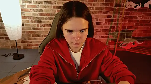 May Bloom online show from 11/10/25, 05:34