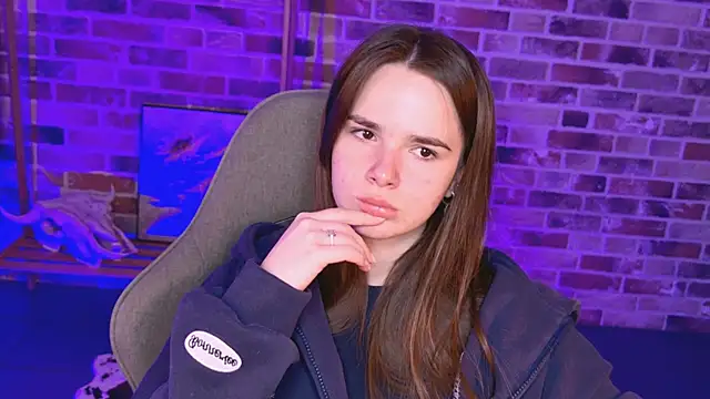 May Bloom online show from 04/15/26, 02:10