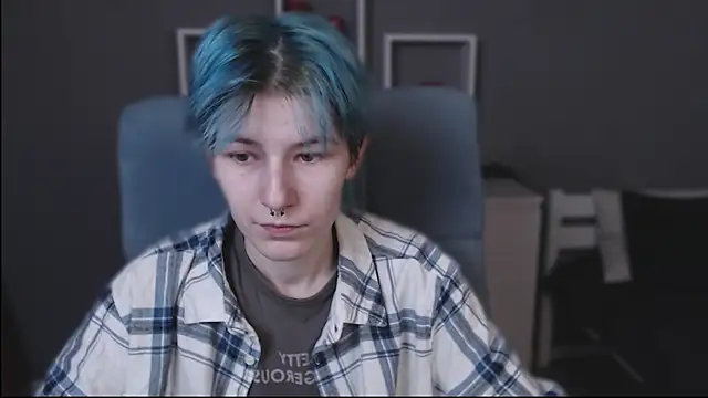 Snapshot of guitarandangell chatting on 10/23/25, 09:52 guitarandangell online show from 10/23/25, 09:52