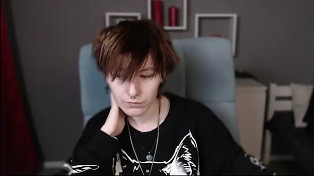 Snapshot of guitarandangell chatting on 11/19/25, 04:56 guitarandangell online show from 11/19/25, 04:56