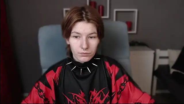 Snapshot of guitarandangell chatting on 12/15/25, 12:22 guitarandangell online show from 12/15/25, 12:22