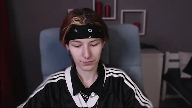 Snapshot of guitarandangell chatting on 01/19/26, 10:19 guitarandangell online show from 01/19/26, 10:19