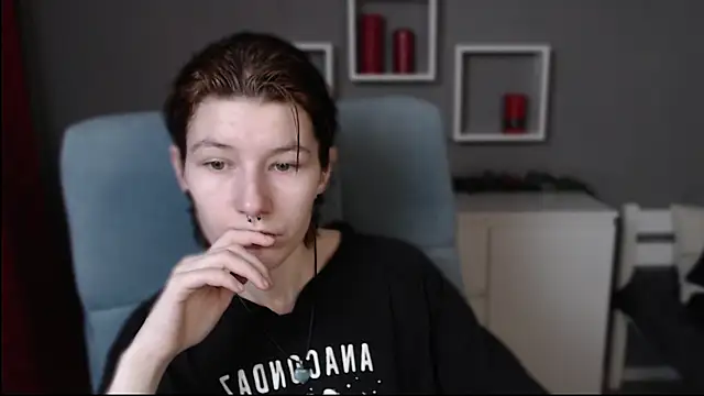 Snapshot of guitarandangell chatting on 12/14/25, 03:17 guitarandangell online show from 12/14/25, 03:17