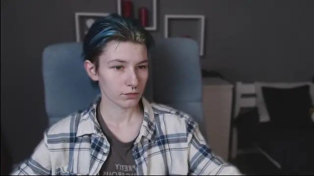 Snapshot of guitarandangell chatting on 10/25/25, 03:28 guitarandangell online show from 10/25/25, 03:28