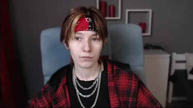 Snapshot of guitarandangell chatting on 01/06/26, 03:38 guitarandangell online show from 01/06/26, 03:38