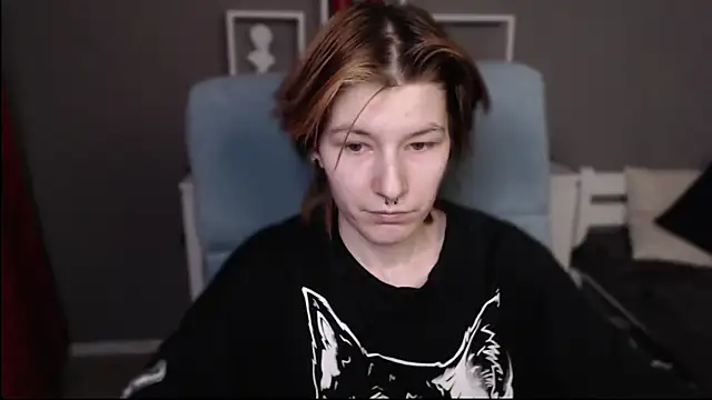 Snapshot of guitarandangell chatting on 02/16/26, 07:40 guitarandangell online show from 02/16/26, 07:40