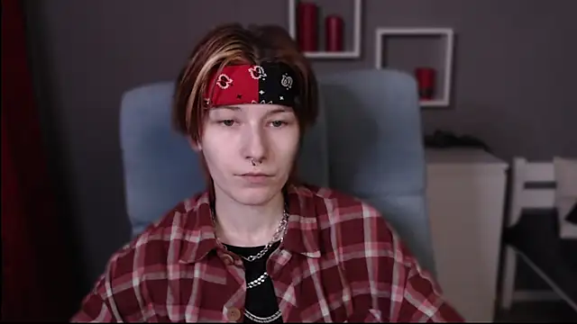 Snapshot of guitarandangell chatting on 01/15/26, 07:23 guitarandangell online show from 01/15/26, 07:23