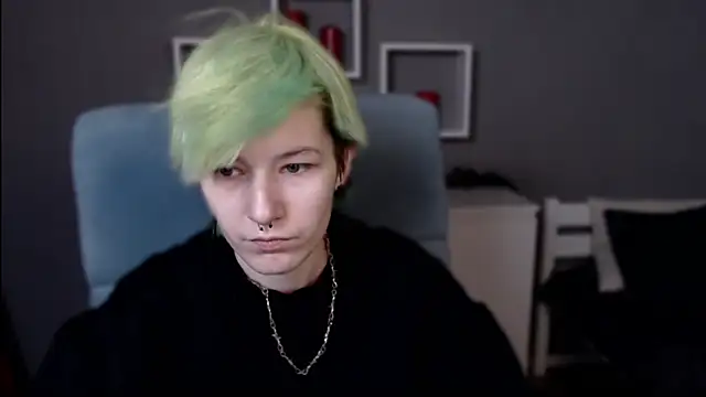 Snapshot of guitarandangell chatting on 11/01/25, 11:15 guitarandangell online show from 11/01/25, 11:15