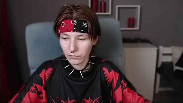 Snapshot of guitarandangell chatting on 12/18/25, 06:29 guitarandangell online show from 12/18/25, 06:29